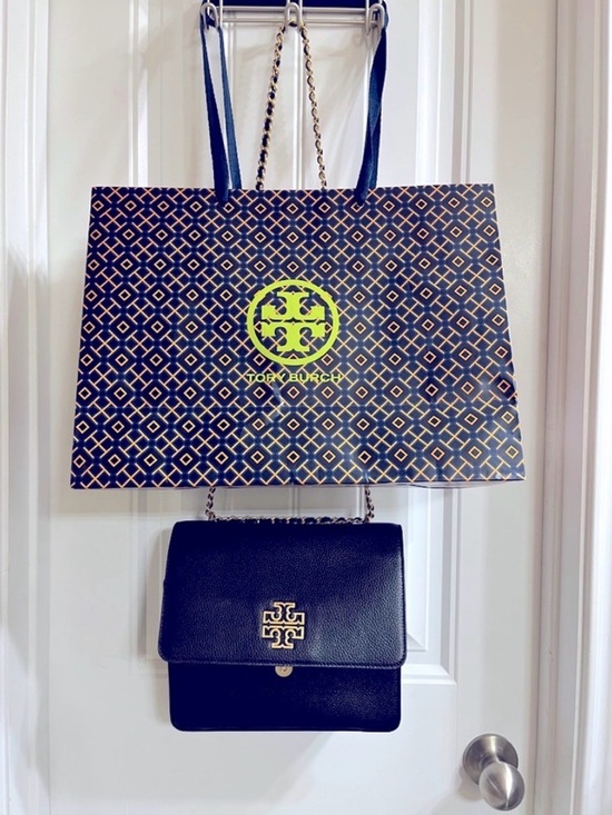 Tory Burch Handbags - Tory Burch Black Leather Chain Shoulder Bag with Gold Logo